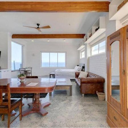 Upscale Cliffside Studio With Ocean Views North Bondi シドニー エクステリア 写真
