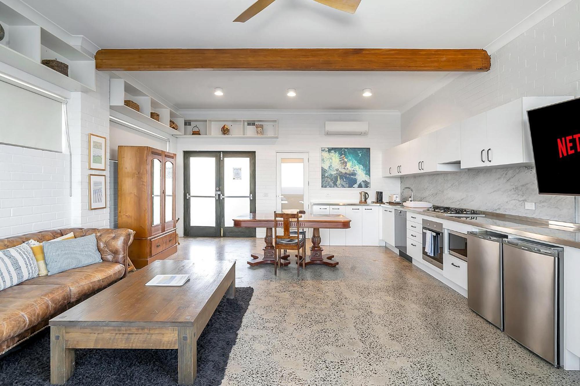 Upscale Cliffside Studio With Ocean Views North Bondi シドニー エクステリア 写真