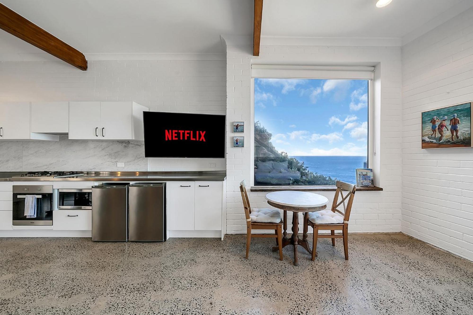 Upscale Cliffside Studio With Ocean Views North Bondi シドニー エクステリア 写真