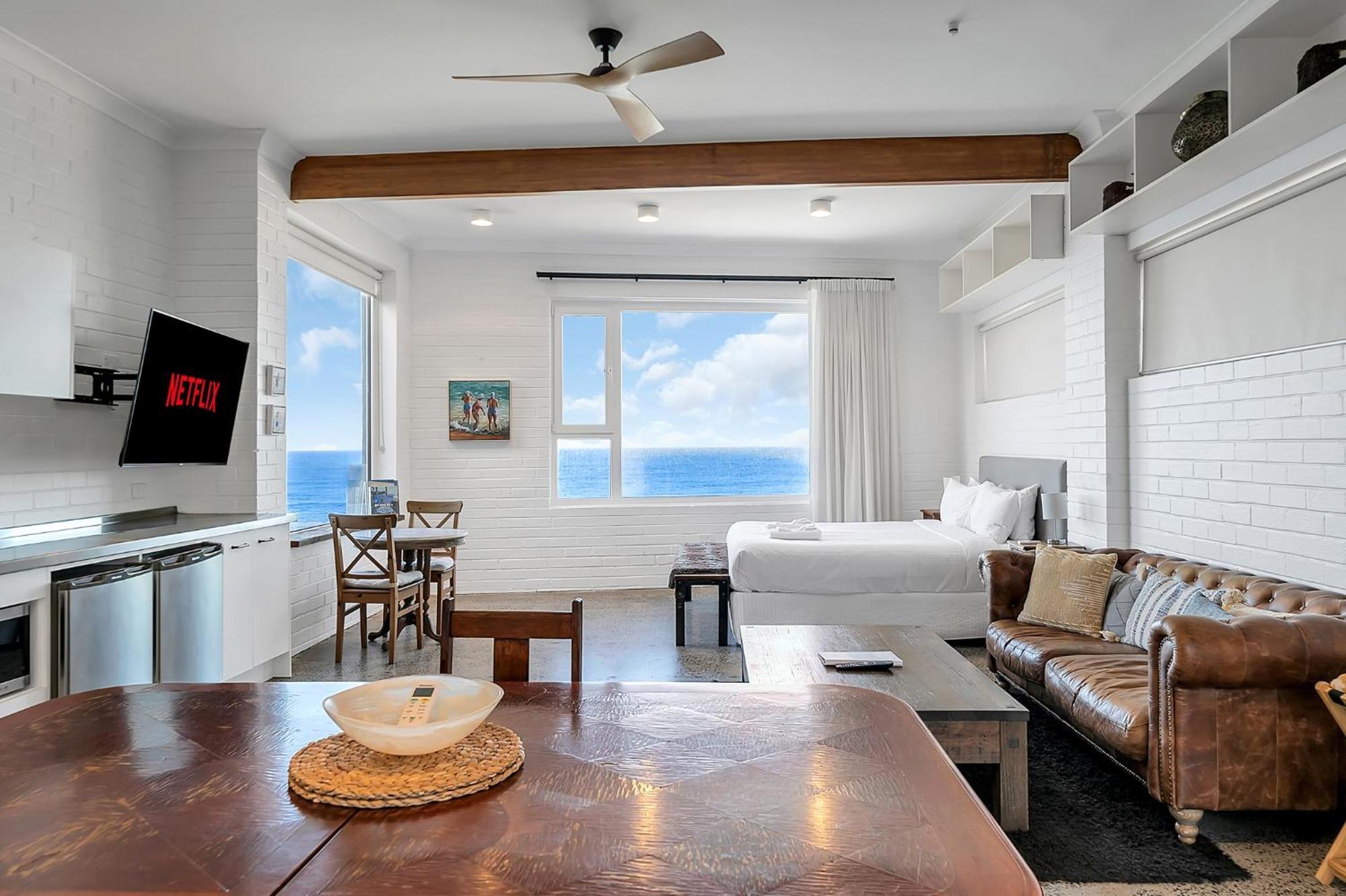 Upscale Cliffside Studio With Ocean Views North Bondi シドニー エクステリア 写真