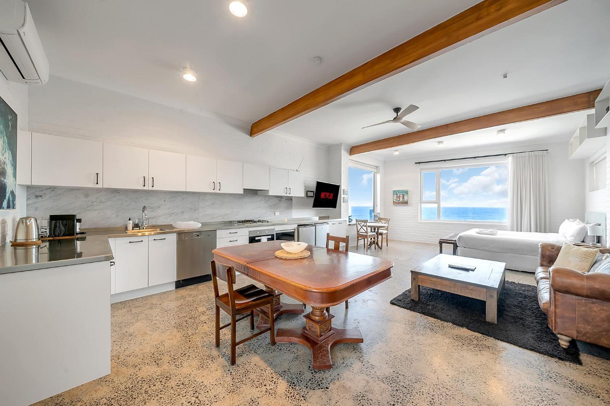 Upscale Cliffside Studio With Ocean Views North Bondi シドニー エクステリア 写真